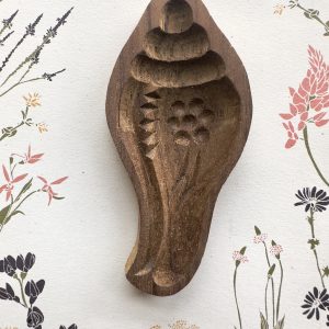 Conch shaped wooden mould