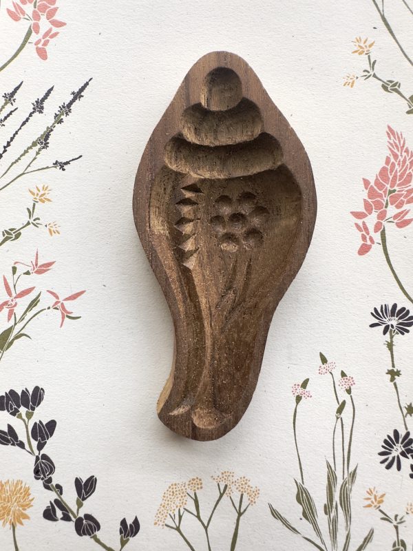 Conch shaped wooden mould
